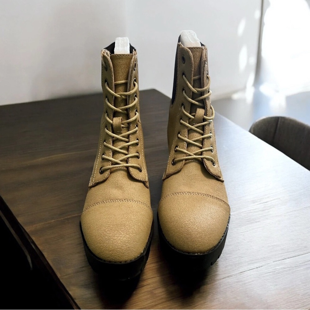 Seven7 Combat Boots Womens 9 Tan Lug Sole Lace Up Chunky Ankle Boots NWT - Picture 4 of 5